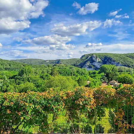 Apartment 2 Bedroom Gorgeous In Pont Darc *