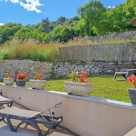 2 Bedroom Gorgeous In Pont Darc Apartment *