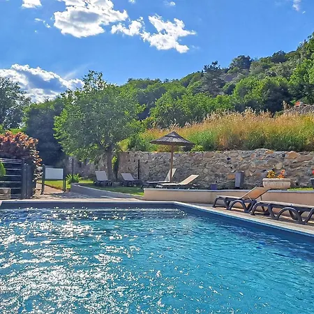 2 Bedroom Gorgeous In Pont Darc Apartment *