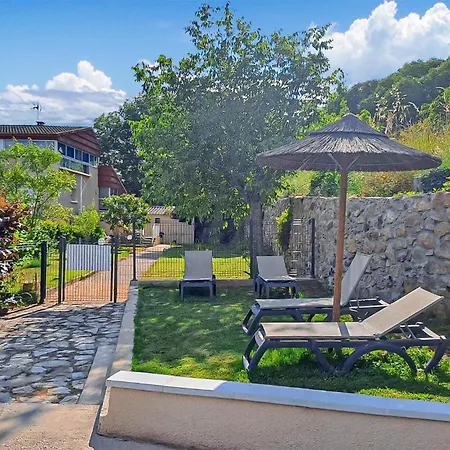 2 Bedroom Gorgeous In Pont Darc