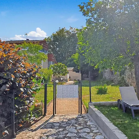 Apartment 2 Bedroom Gorgeous In Pont Darc Vallon-Pont-d'Arc