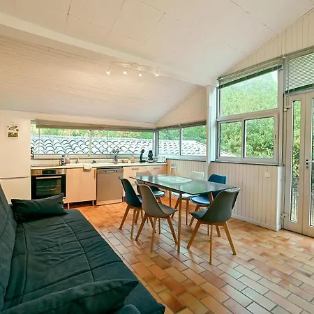 2 Bedroom Gorgeous In Pont Darc Apartment *